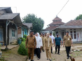 Bupati Zakiyah Bersama Gubernur Andra Soni Tinjau Sekolah, MBG, RTLH di Anyer Cinangka