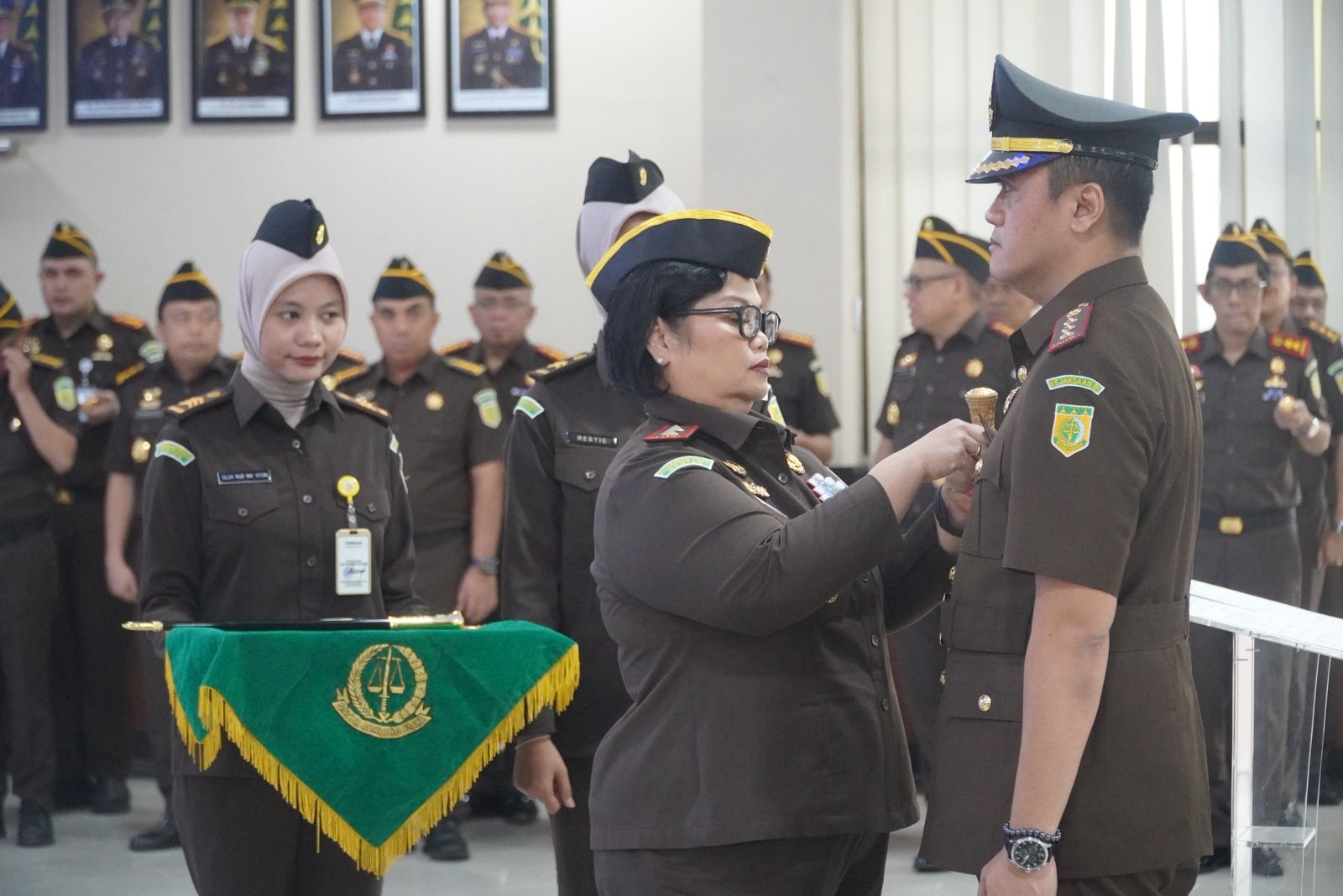 Kajati Banten saat melantik Wahyudi Eko Husodo Jadi Kepala Kejaksaan Negeri Kabupaten Tangerang.