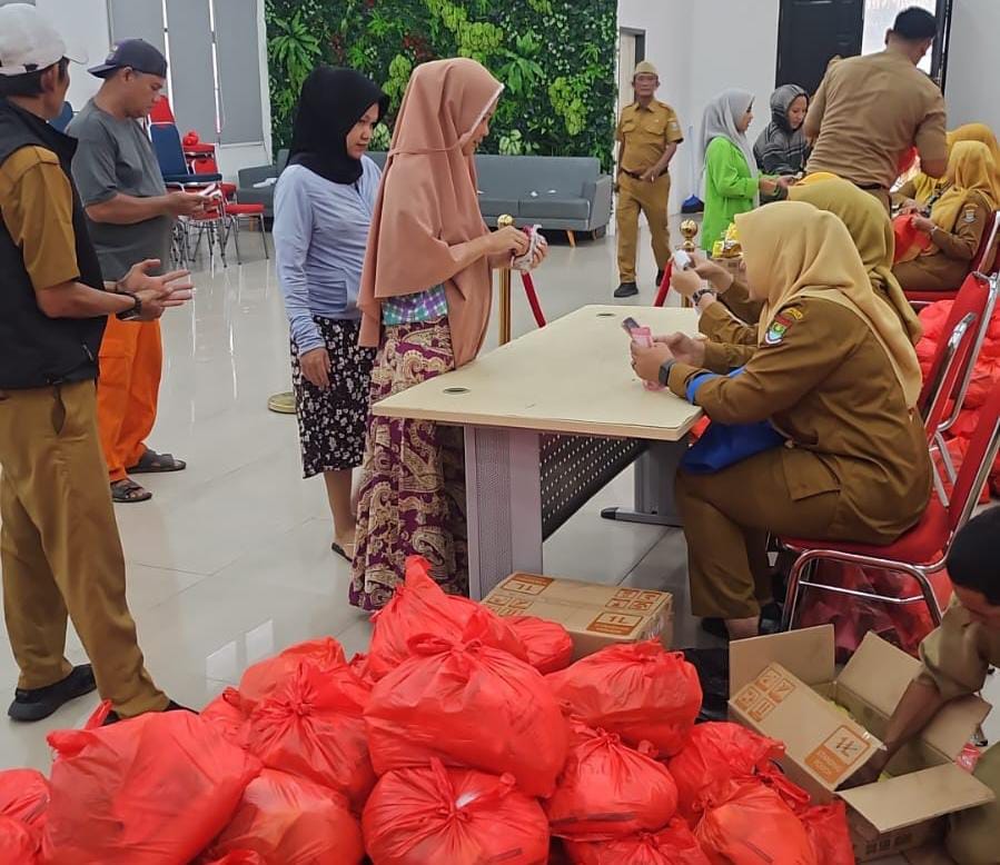 Gerakan pasar murah di Kecamatan Tigararaksa.