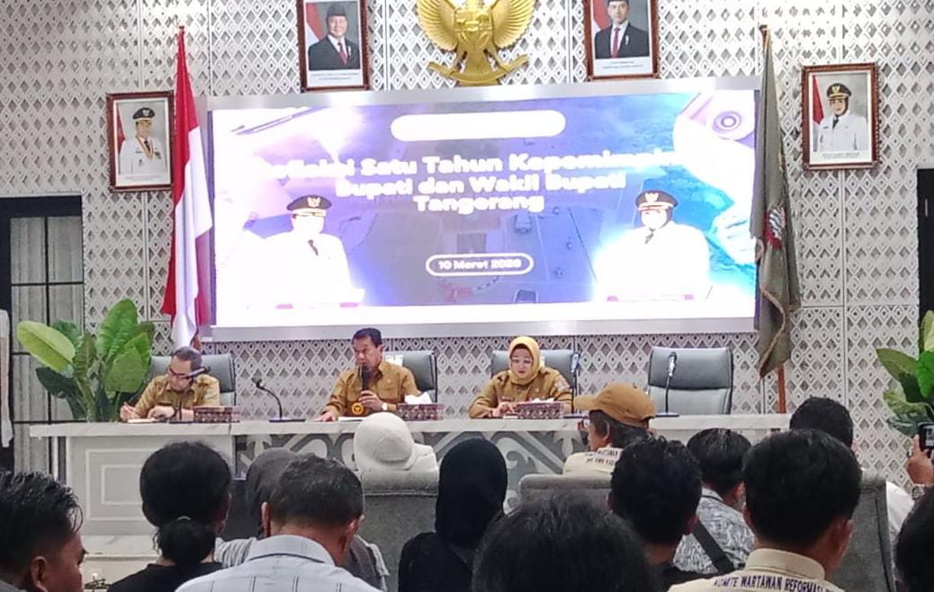 Bupati Maesyal, Wabup Intan, Sekda Soma saat kegiatan paparan kepemimpinan kinerja satu tahunnya di Kabupaten Tangerang.