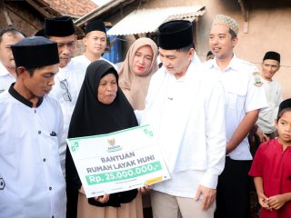 Dua Lansia Warga Wanasalam Terharu Terima Bantuan Renovasi RTLH dari Pemprov Banten