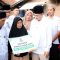 Wagub Dimyati saat memberikan bantuan renovasi RTLH untuk lansia.