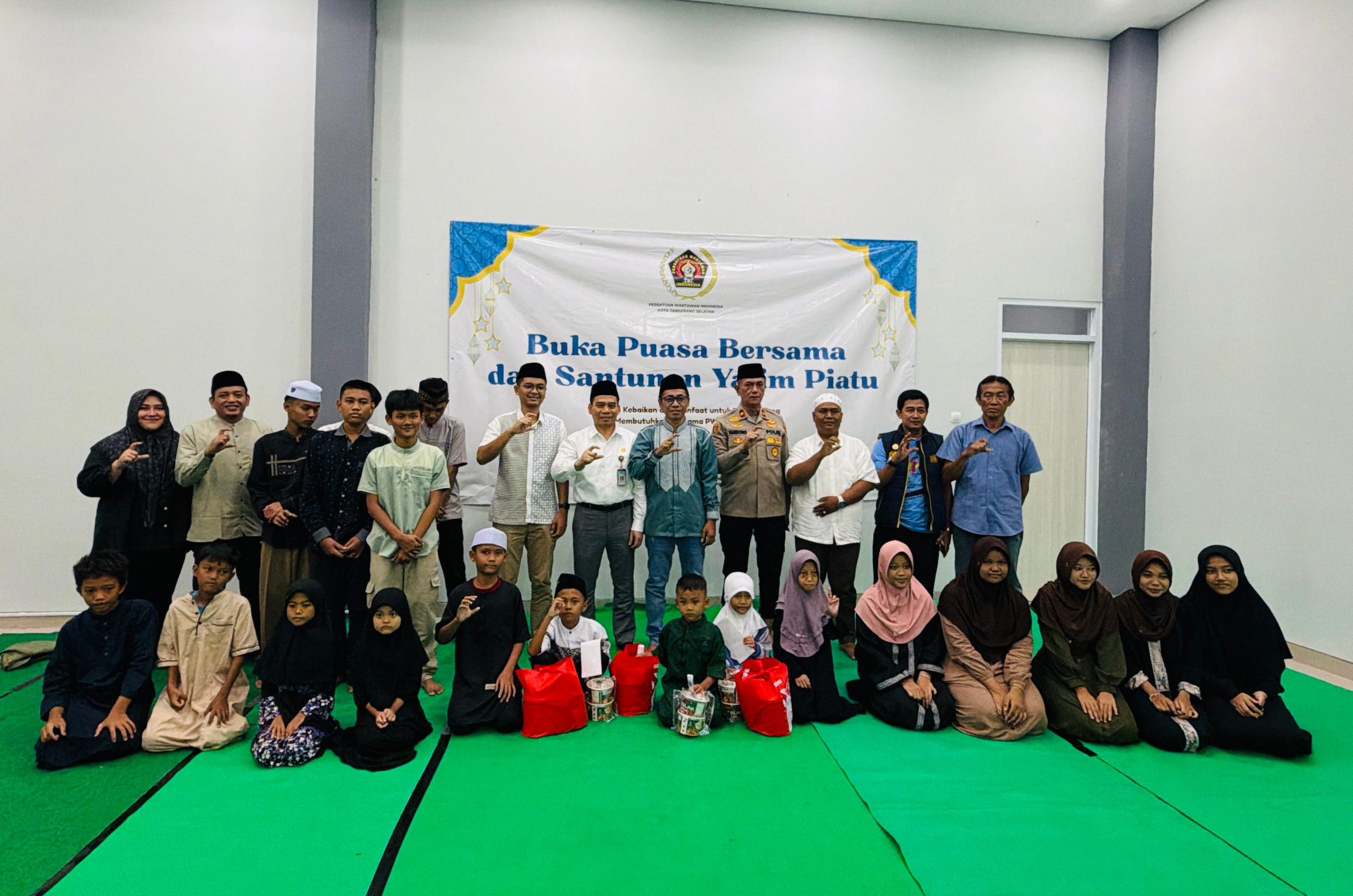 PWI Tangsel buka puasa bersama dan santuni anak yatim.