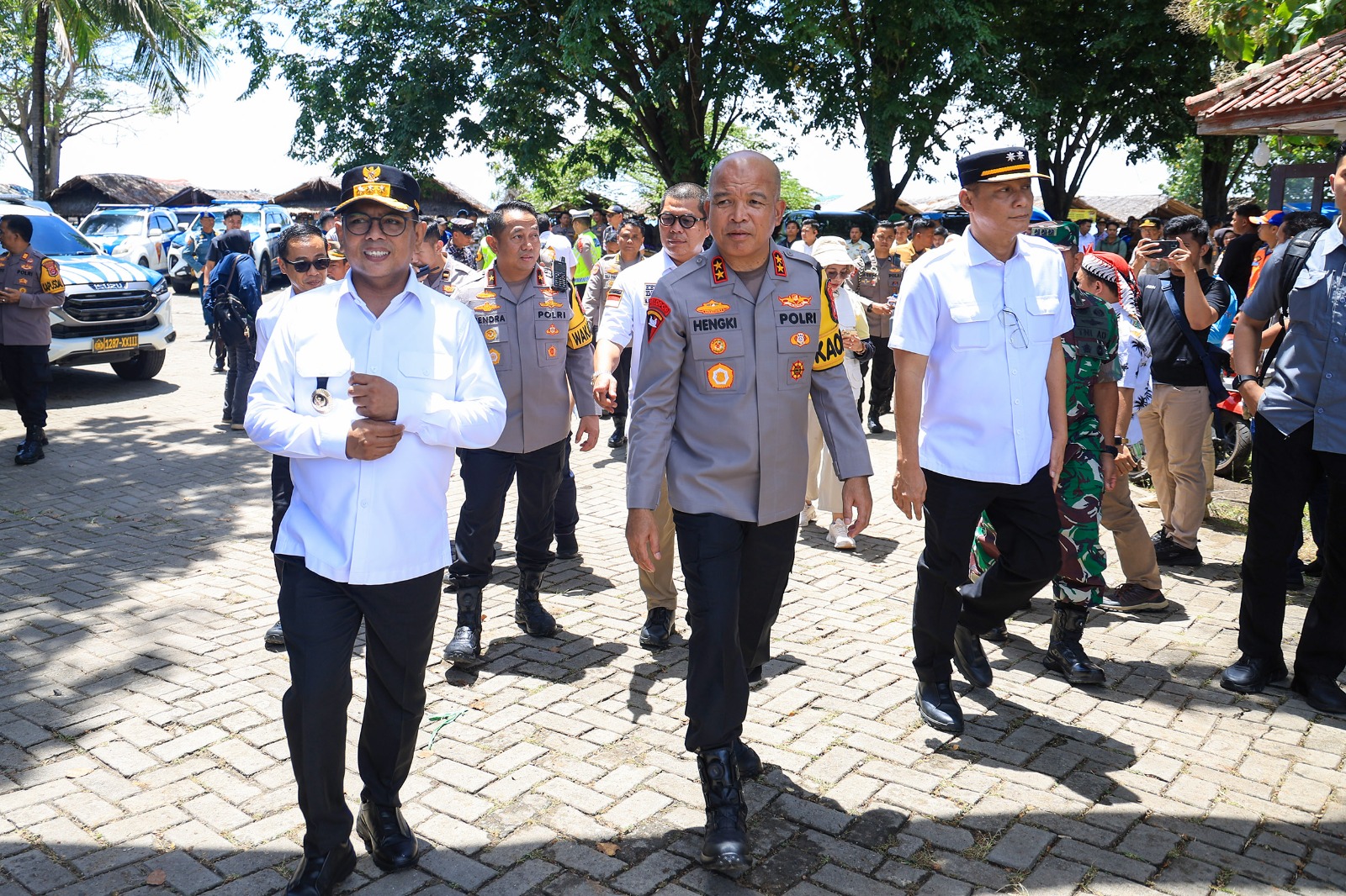 Forkopimda Banten saat meninjau wisata Pantai Anyer.