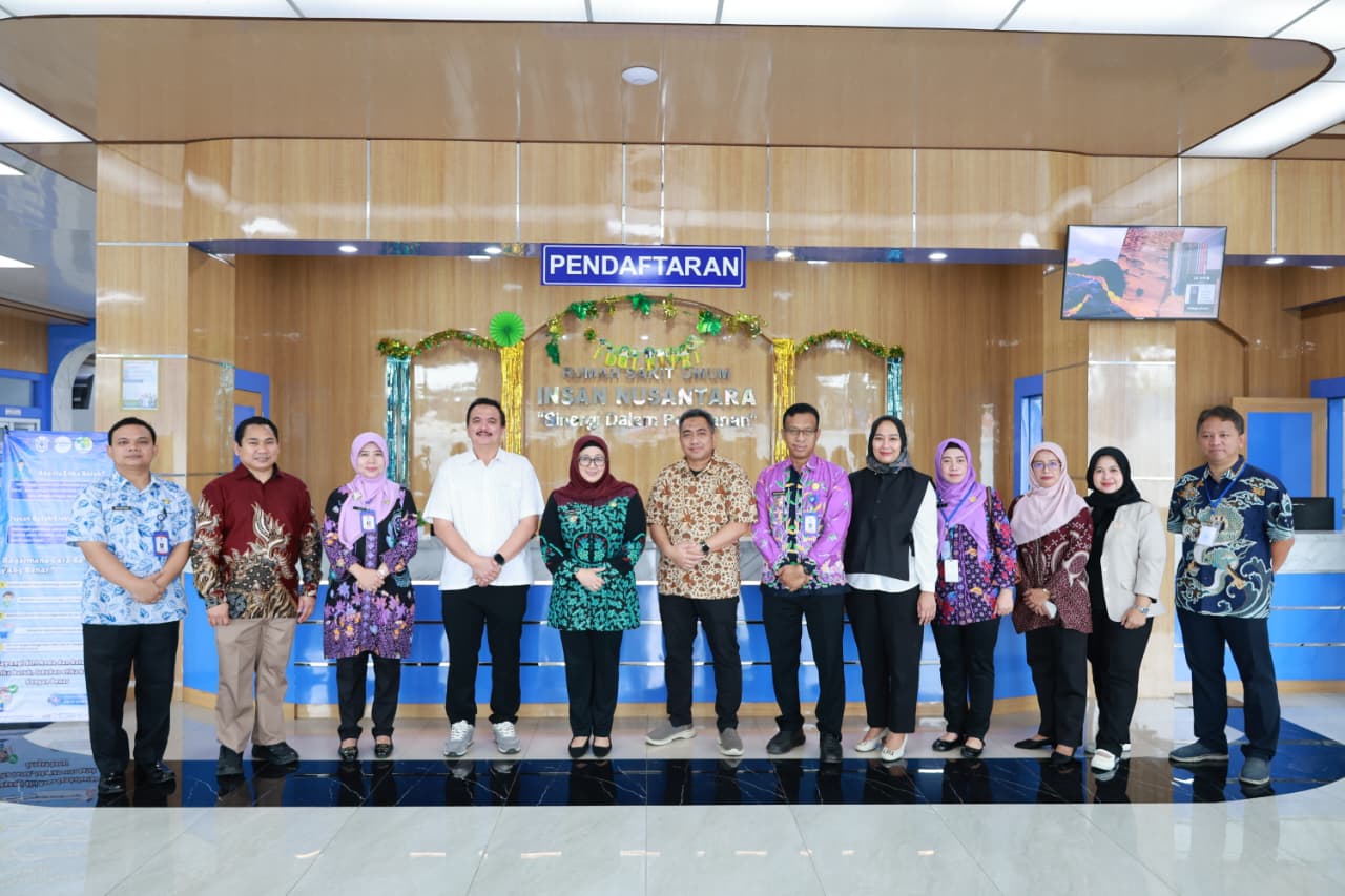 Wabup Intan Didampingi Sekretaris Dinas Kesehatan Kabupaten Tangerang Sri Indriyanti saat mengunjungi RS Insan Nusantara Rajeg.