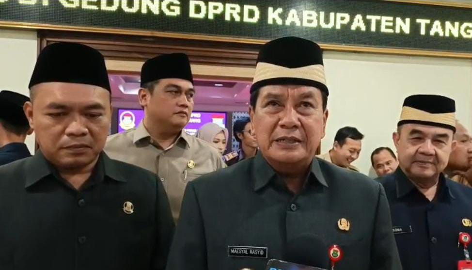 Ketua DPRD Muhamad Amud, Bupati Maesyal, Sekda Soma usai Rapat Paripurna.