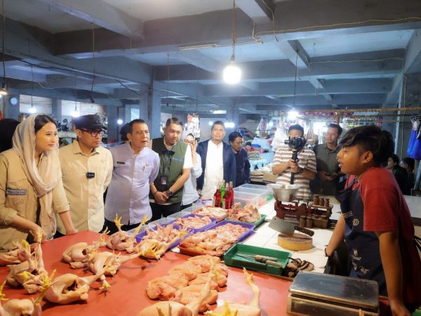 Pilar Saga Ichsan Dampingi Wamendag Dyah Roro Pantau Pasokan dan Harga Pangan di Pasar Ciputat