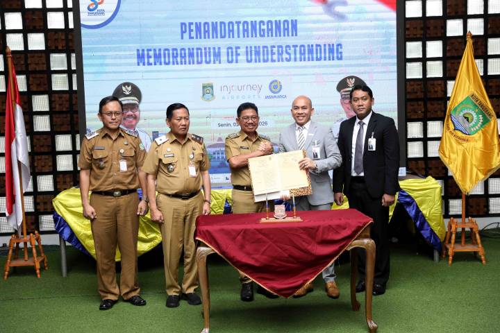 Wali Kota Sachrudin saat penandatanganan MoU.