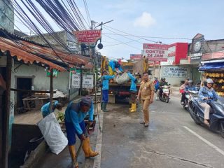 DLH Kota Tangerang Respon Cepat Tangani Sampah Sisa Banjir