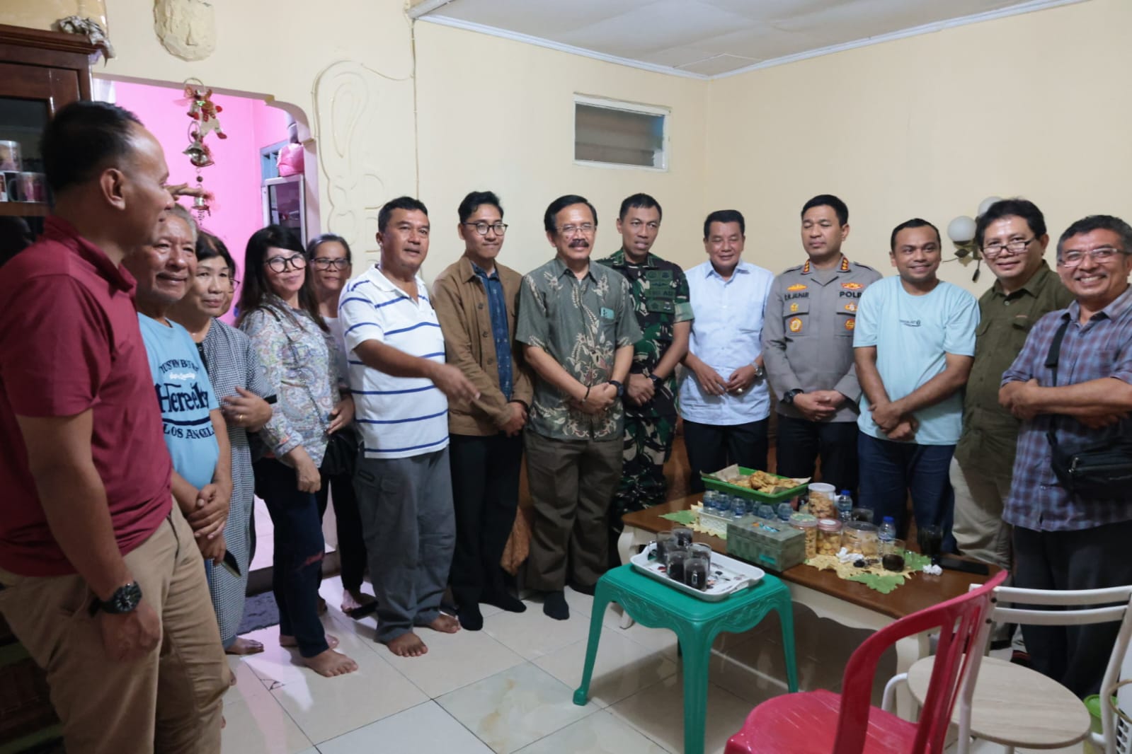 Bupati Maesyal saat turun langsung menemui Jemaat POUK Tesalonika Teluknaga.