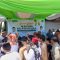 Warga antusias di kegiatan warung Relawan MRA Moh Rano Alfath di Jayanti.
