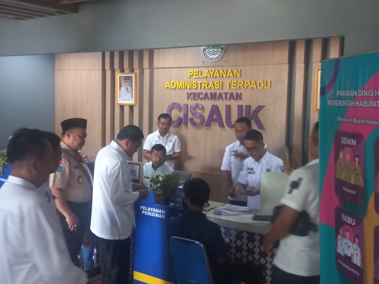 Bupati Maesyal saat sidak di kecamatan Cisauk.