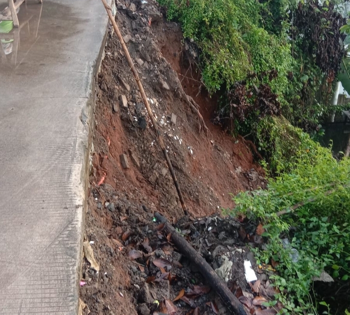 Lokasi longsor di Jalan Ciater–Rawa Macek Tangsel.