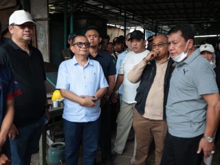 Bupati Maesyal didampingi Kepala DBMSDA Kabupaten Tangerang Iwan Firmansyah.