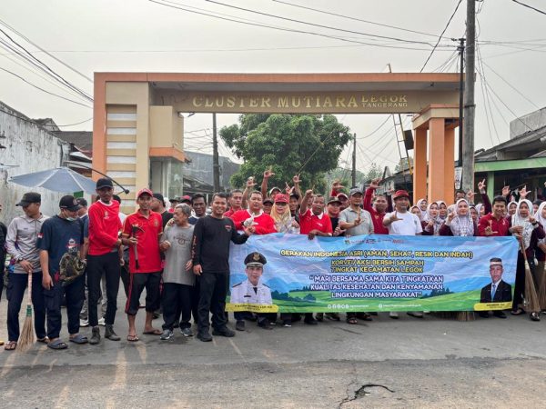 Kecamatan Legok Gelar Gerakan Indonesia Asri, Warga Antusias Ikut Bersih-bersih Lingkungan