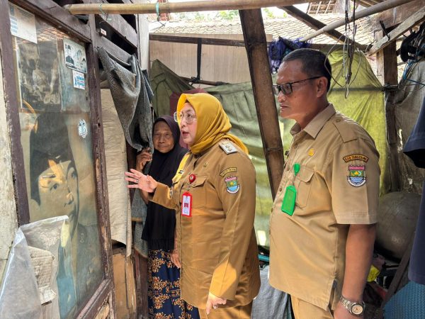 Wabup Intan Tinjau RTLH di Sentul Balaraja, Pastikan Bakal Segera Diperbaiki