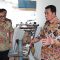 Bupati Maesyal didampingi Kepala Dinas Bina Marga dan Tata Ruang Iwan Firmansyah saat meninjau langsung progres pembongkaran bangunan liar dan normalisasi Kali Cirarab.