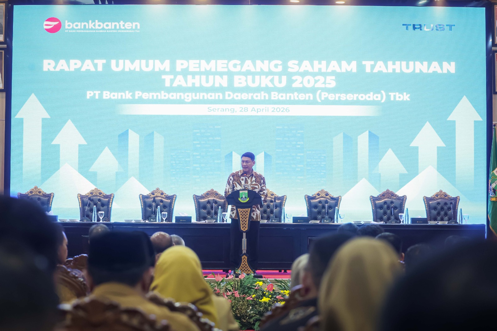 Sekda Banten Deden Apriandhi di RUPS Bank Banten.