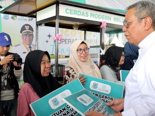 Benyamin saat bersama pelaku UMKM Tangsel.