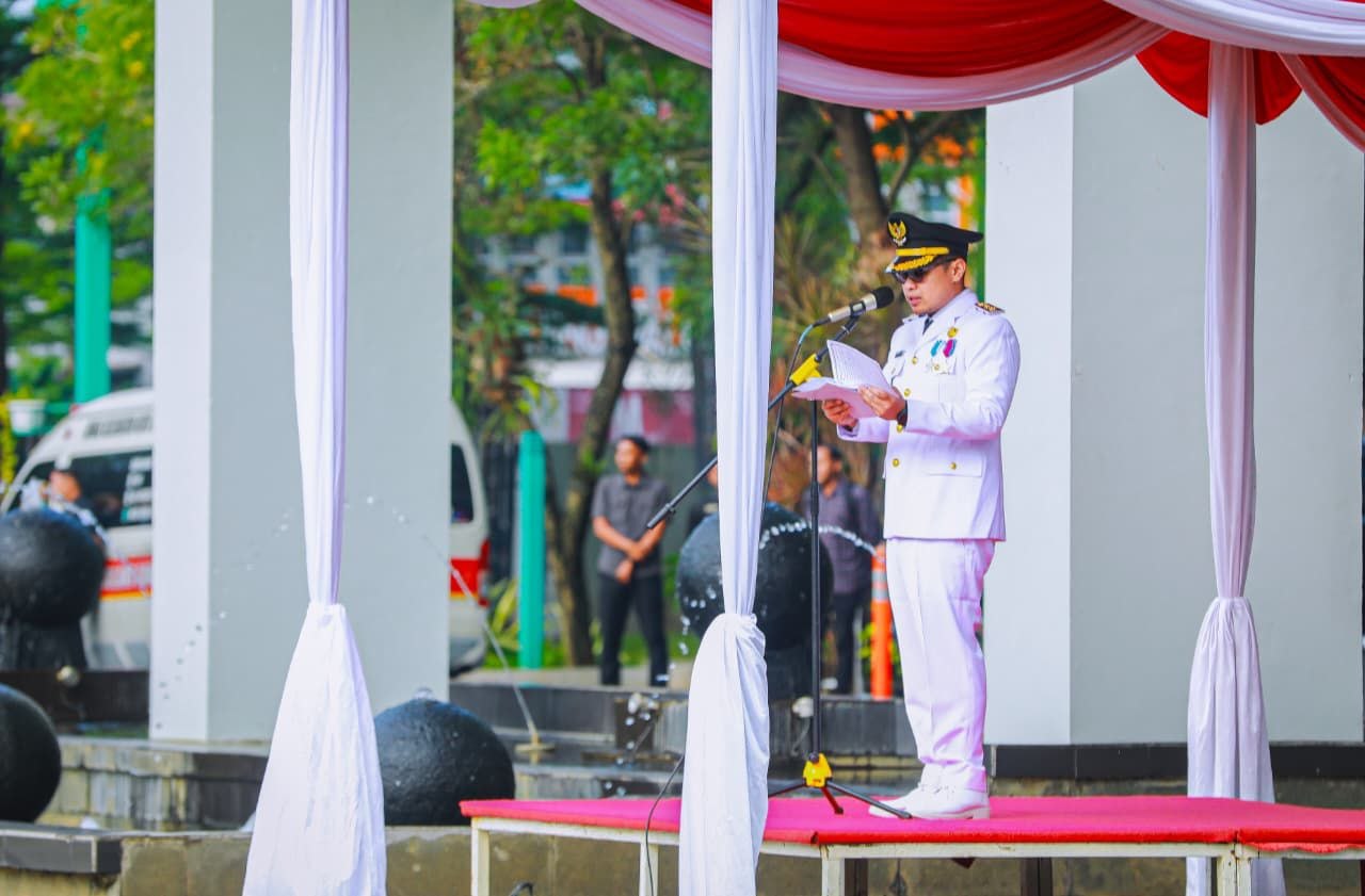 Wakil Wali Kota Tangerang Selatan, Pilar Saga Ichsan, saat menjadi inspektur upacara Hari Otonomi Daerah.
