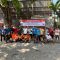 Pemasangan spanduk larangan membuang sampah dalam kegiatan penataan lingkungan di wilayah Panunggangan Utara, Kecamatan Pinang, Kota Tangerang, Provinsi Banten. (Sumber : DLH Kota Tangerang).