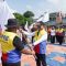 Wali Kota Tangerang H. Sachrudin menyerahkan bendera kepada Ketua FPRB terpilih Supiani, Minggu (26/04/2026). (Sumber : Prokopim Kota Tangerang).