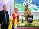Bupati Maesyal saat menyerahkan nasi tumpeng ke Direktur RSUD Kabupaten Tangerang, Endang Widyastiwi.