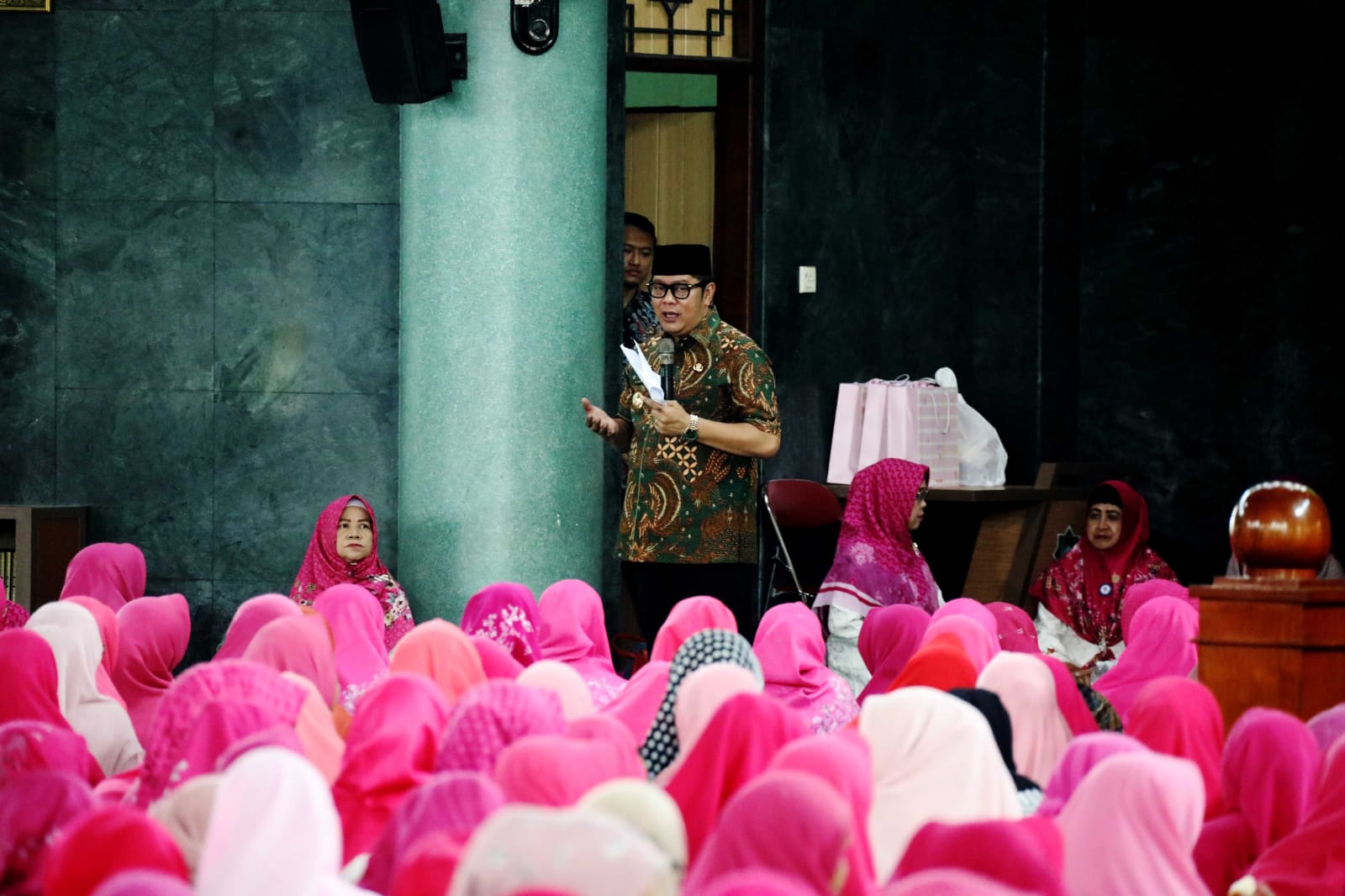 Maryono saat menyampaikan sambutannya di pengajian Forum Majelis Taklim di Masjid Raya Al-‘Azhom, Kamis (07/05/2026).