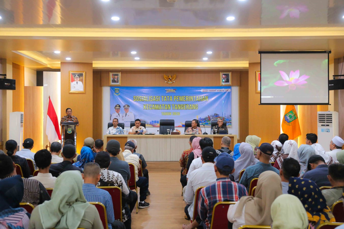 Sekda Herman saat menyampaikan materinya di kegiatan Sosialisasi Tata Pemerintahan Kota Tangerang.