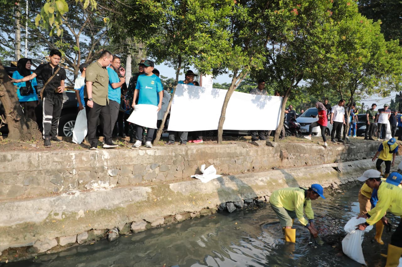 Gubernur Andra Soni, Wali Kota Serang bersama jajarannya saat gelar Gerakan Banten ASRI.