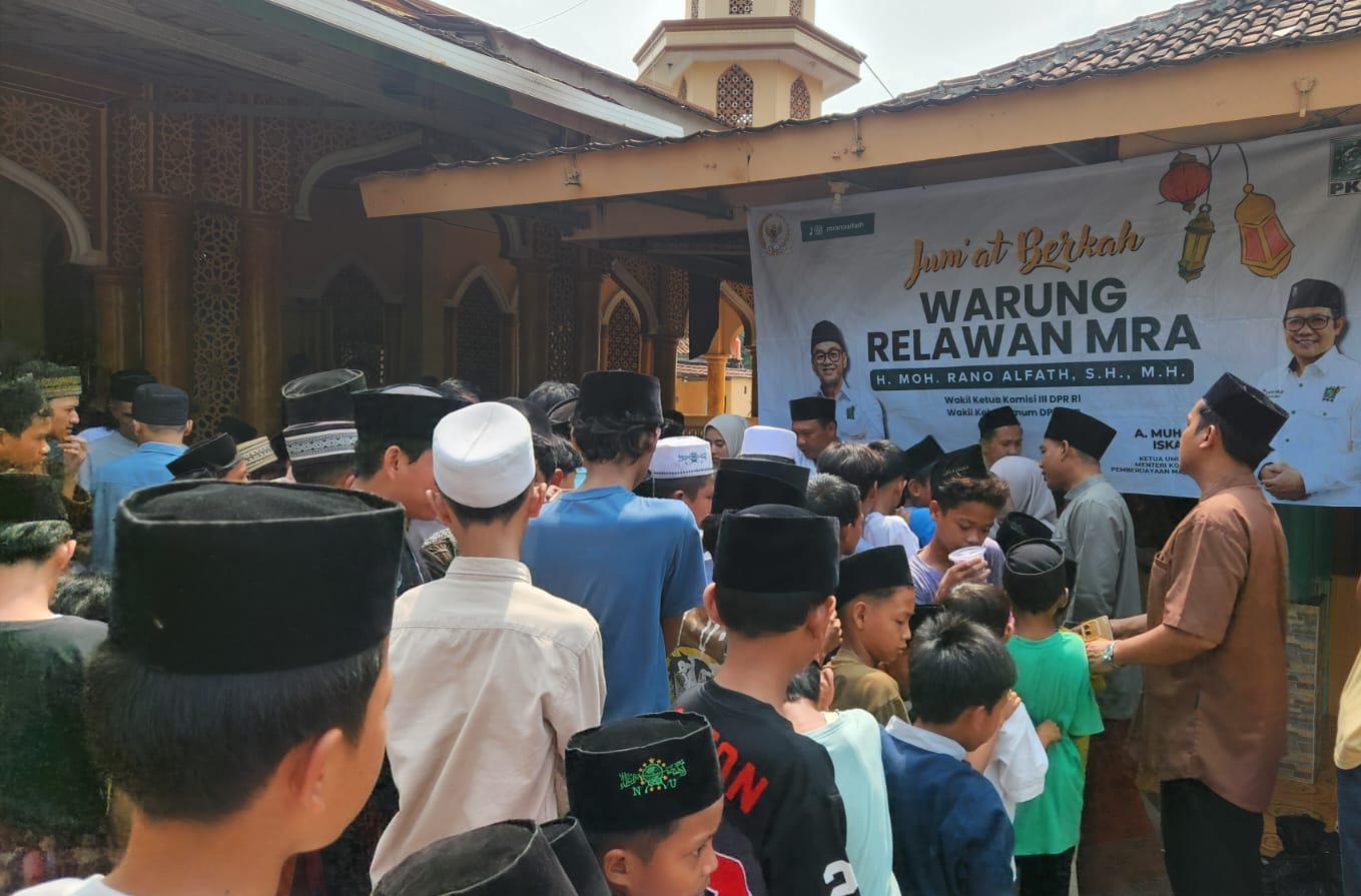 Kegiatan Warung Relawan MRA di Cisoka.
