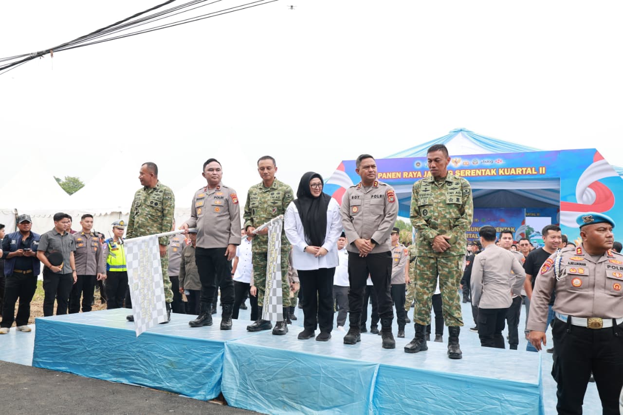 Groundbreaking 10 gudang ketahanan pangan Polri dan launching 166 SPPG Polri di Desa Dangdang, Kecamatan Cisauk.