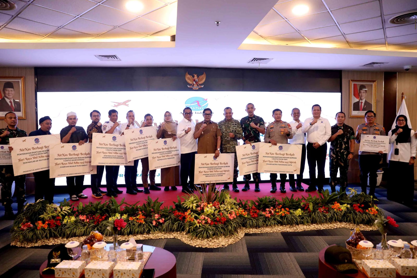 Kegiatan penyaluran hewan kurban PT AirNav Indonesia kepada Pemerintah Kota Tangerang.