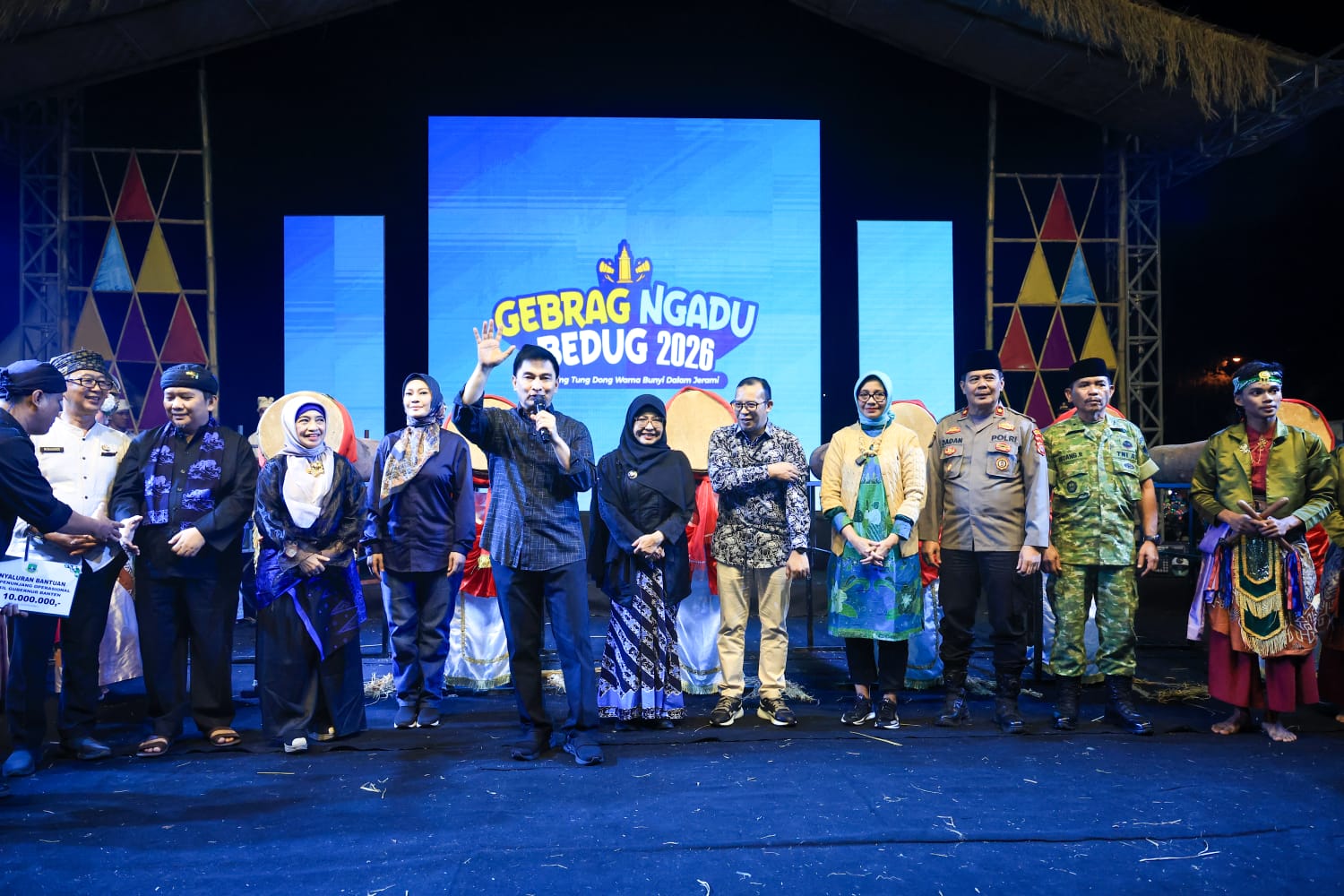 Wagub Banten Dimyati di kegiatan Gebrag Ngadu Bedug 2026 di Alun-alun Pandeglang.