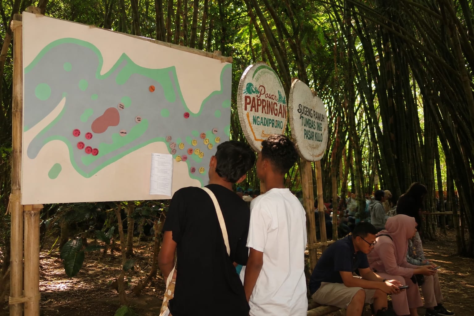 UMN dan Spedagi Movement menghadirkan peta interaktif di Pasar Papringan untuk memudahkan navigasi pengunjung.