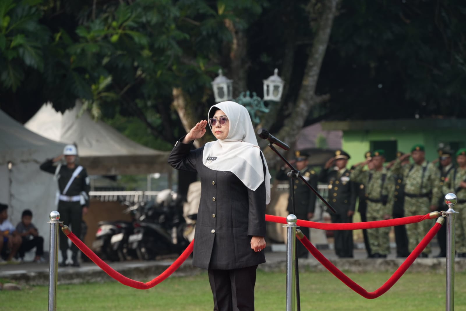Bupati Pandeglang Dewi Setiani saat memimpin upacara Hari Lahir Pancasila 2026.
