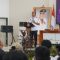 Camat Cucu Abdurrosyied saat menyampaikan materinya di sosialisasi Posbakum Desa.