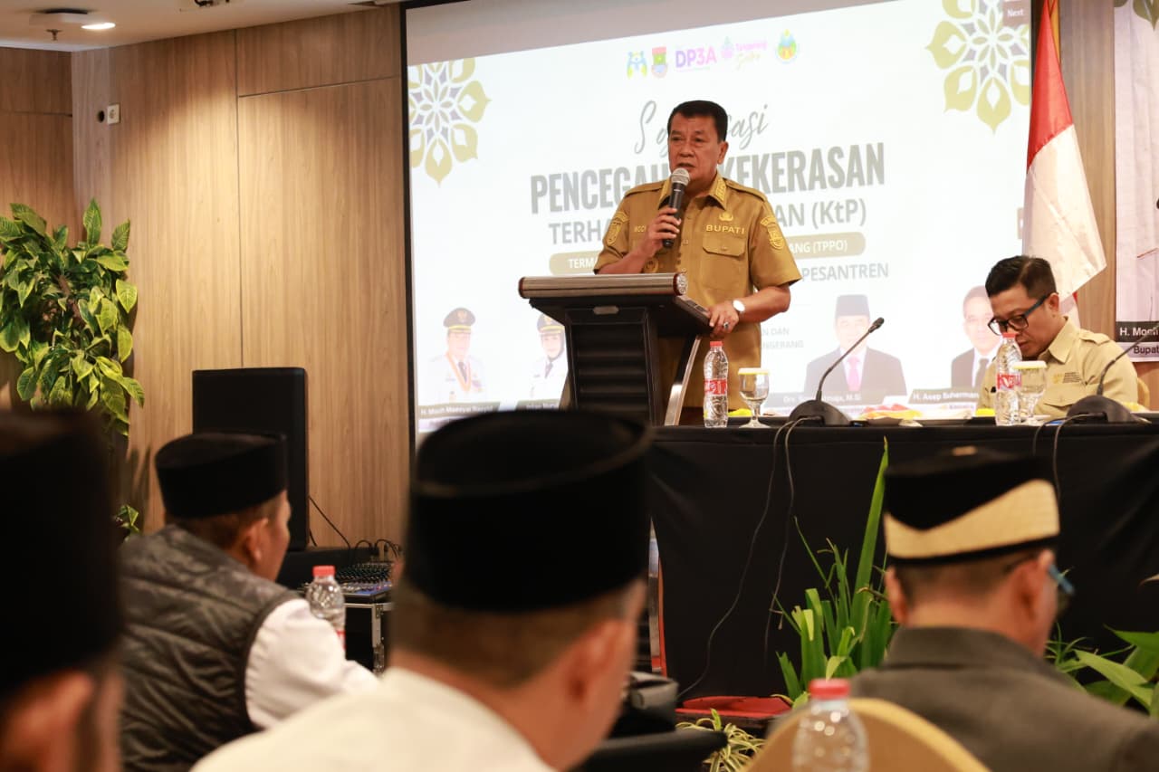 Bupati Maesyal Rasyid.