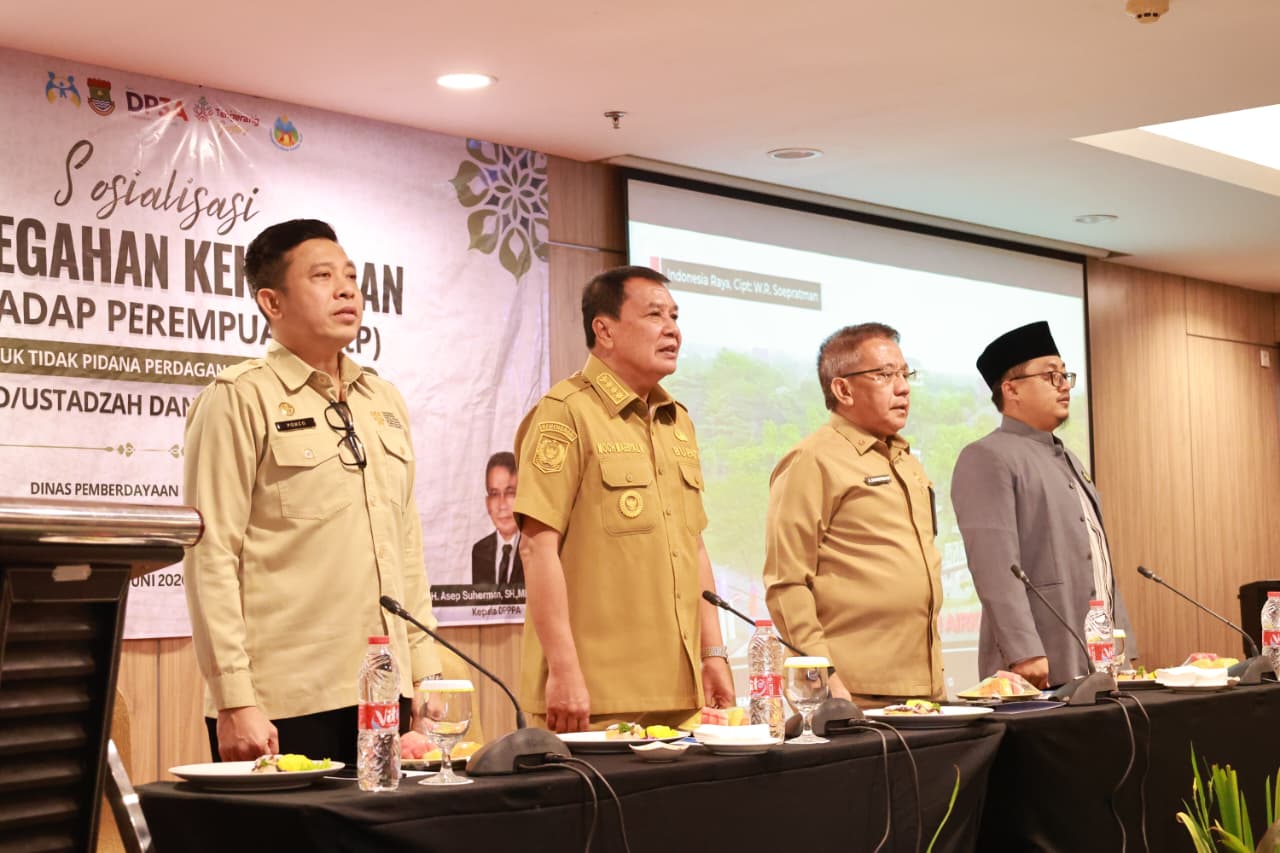 Bupati Maesyal, Kadis Asep Suherman, dan pejabat lainnya di kegiatan sosialisasi pencegahan kekerasan terhadap anak dan perempuan.
