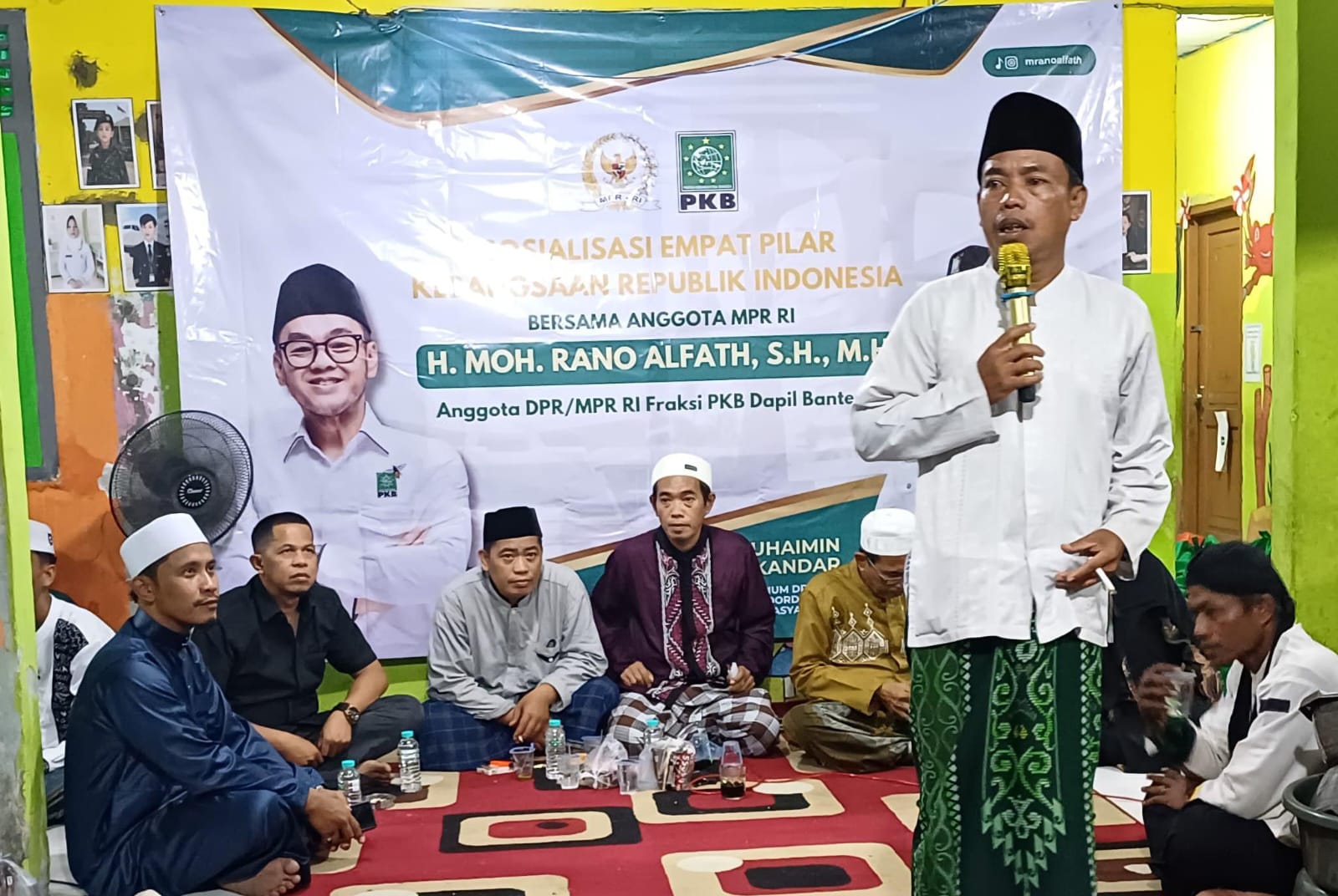 Kegiatan sosialisasi empat pilar Moh Rano Alfath bersama masyarakat.