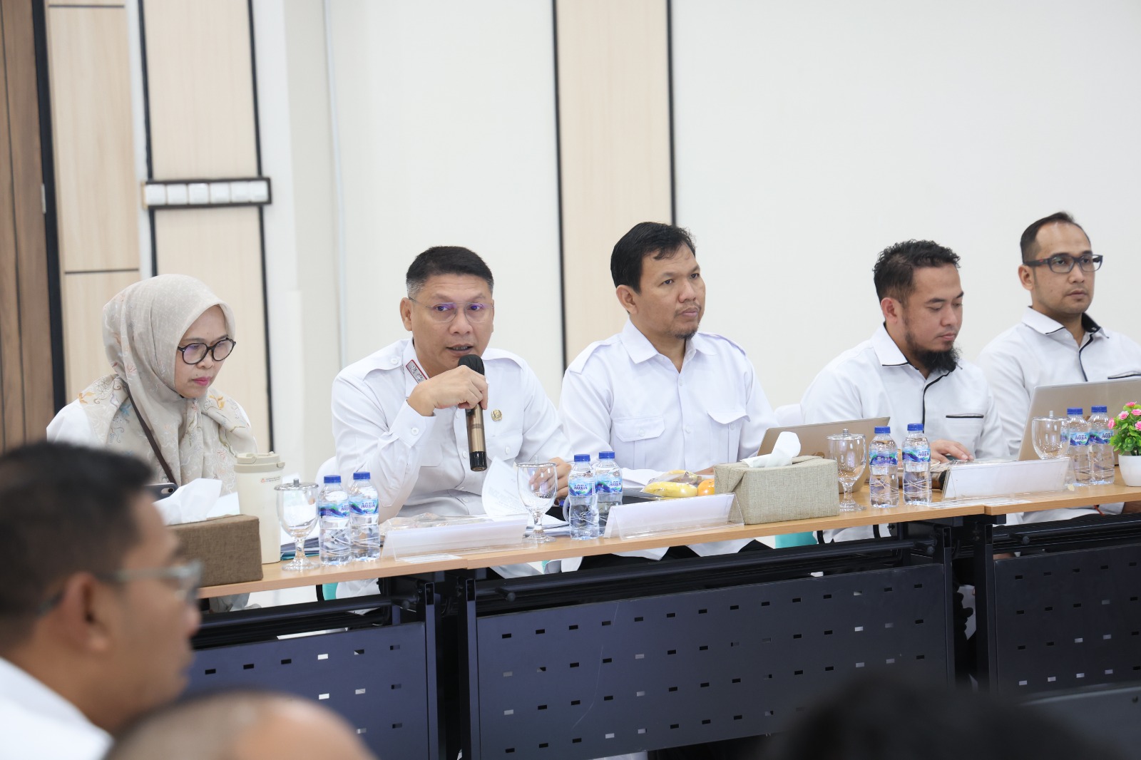 Sekretaris Daerah Pemprov Banten, Deden Apriandhi bersama Kepala Satuan Tugas Koordinasi dan Supervisi (Korsup) Wilayah II Direktorat Korsup KPK, Arif Nurcahyo.