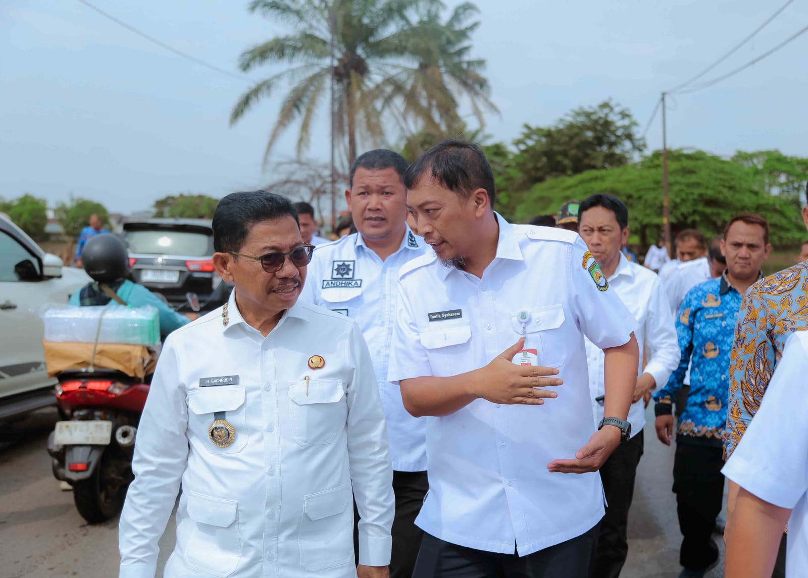 Kadis PUPR Kota Tangerang Taufik Syahzaeni saat mendampingi Wali Kota Sachrudin.