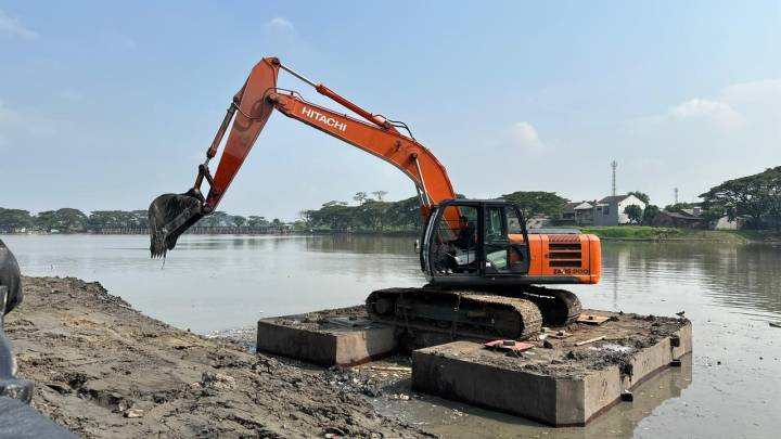 Normalisasi Situ Bulakan di Kecamatan Periuk.