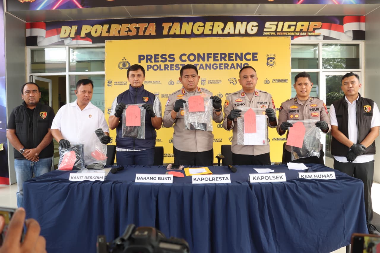 Kapolresta Tangerang saat press conference kasus pelaku pemerasan.
