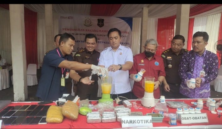 Kejari Kabupaten Tangerang Musnahkan Barbuk Narkoba.