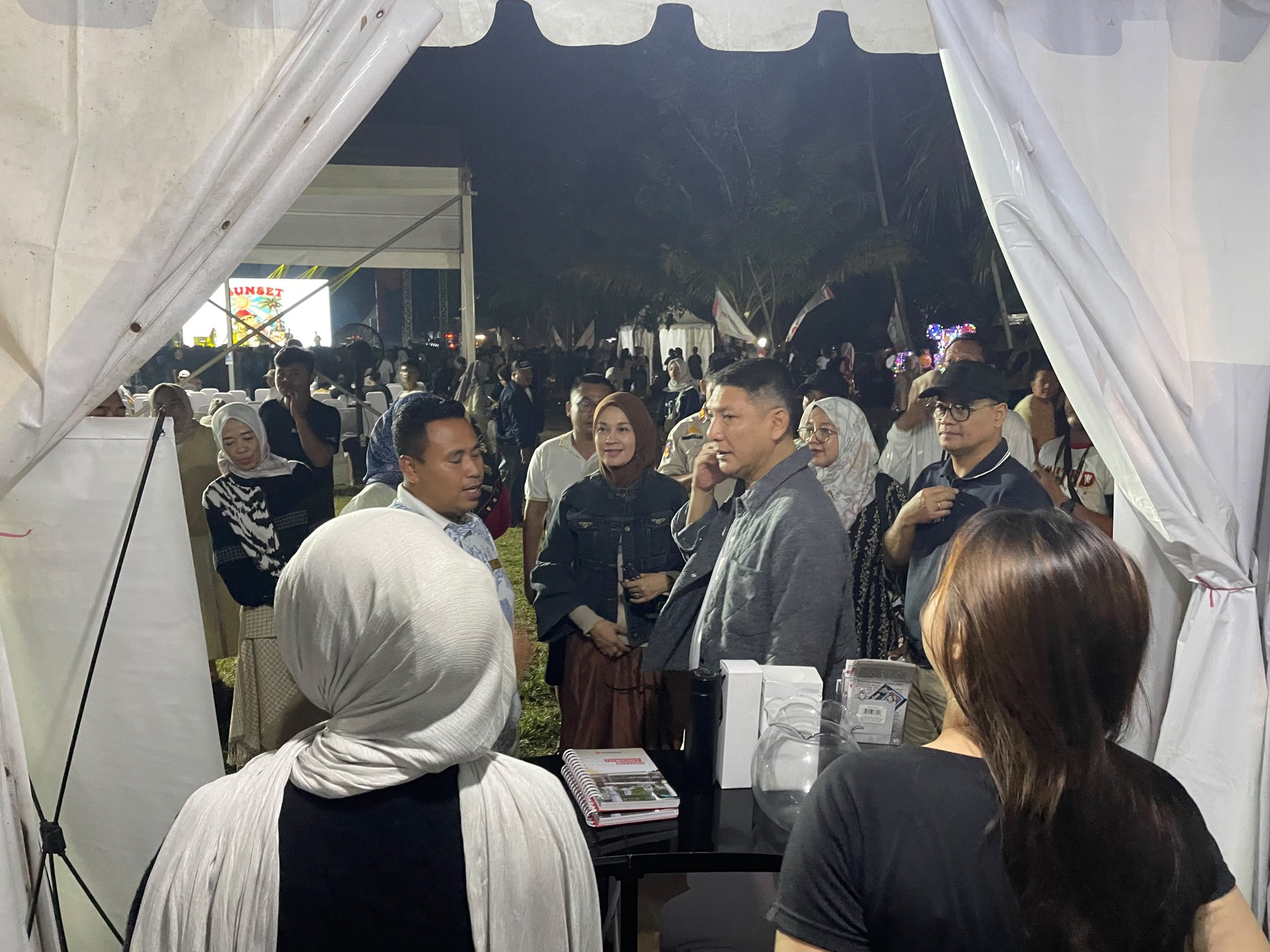 Sekda Deden dan jajarannya saat di Festival Exciting Banten.