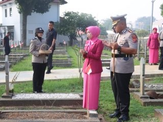 Jelang Hari Bhayangkara ke-80, Polresta Tangerang Gelar Ziarah dan Tabur Bunga di TMP Bahagia