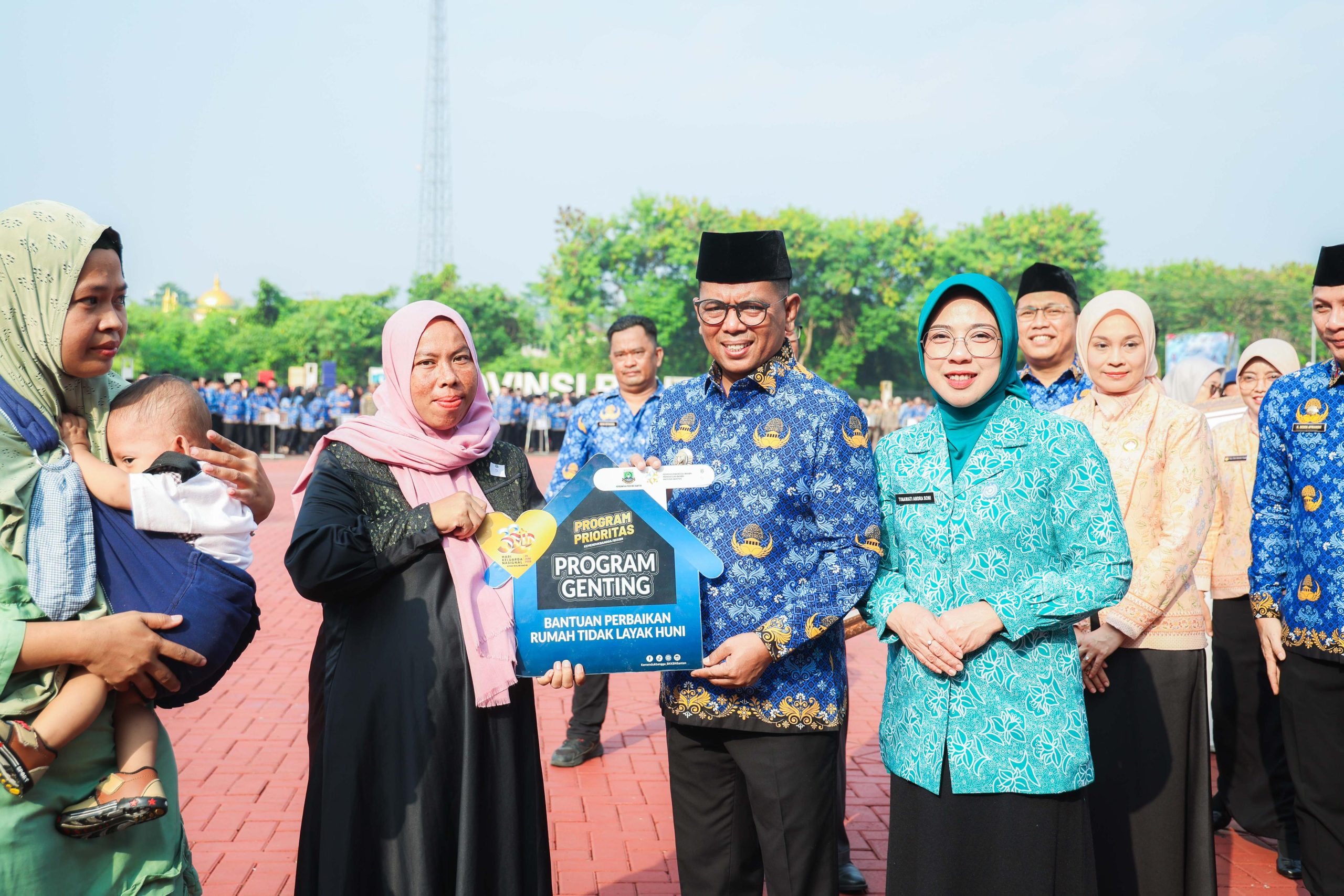 Gubernur Andra Soni saat program genting untuk masyarakat.
