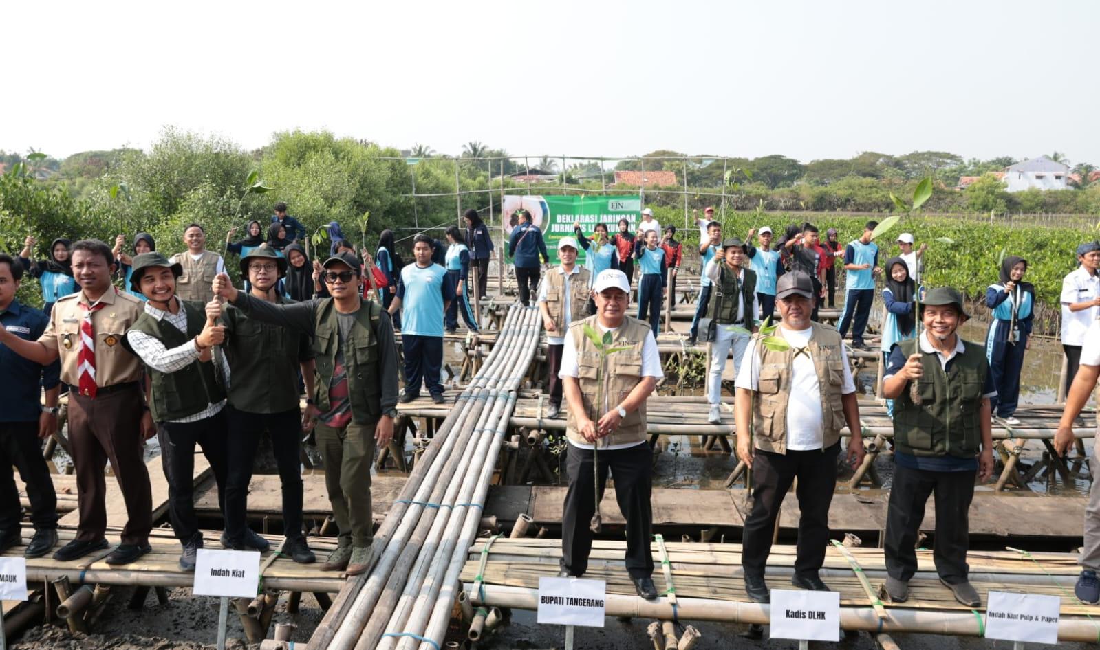 PT IKPP Tangerang tanam 10 ribu mangrove di Mauk, perkuat rehabilitasi pesisir dan pelestarian lingkungan berkelanjutan.