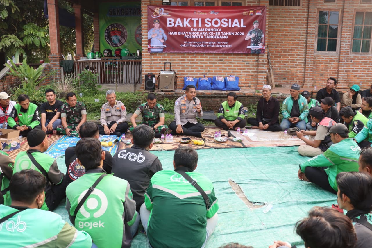Polresta Tangerang gelar bakti sosial Hari Bhayangkara ke-80 bersama komunitas ojol, perkuat sinergi dan kepedulian kamtibmas.